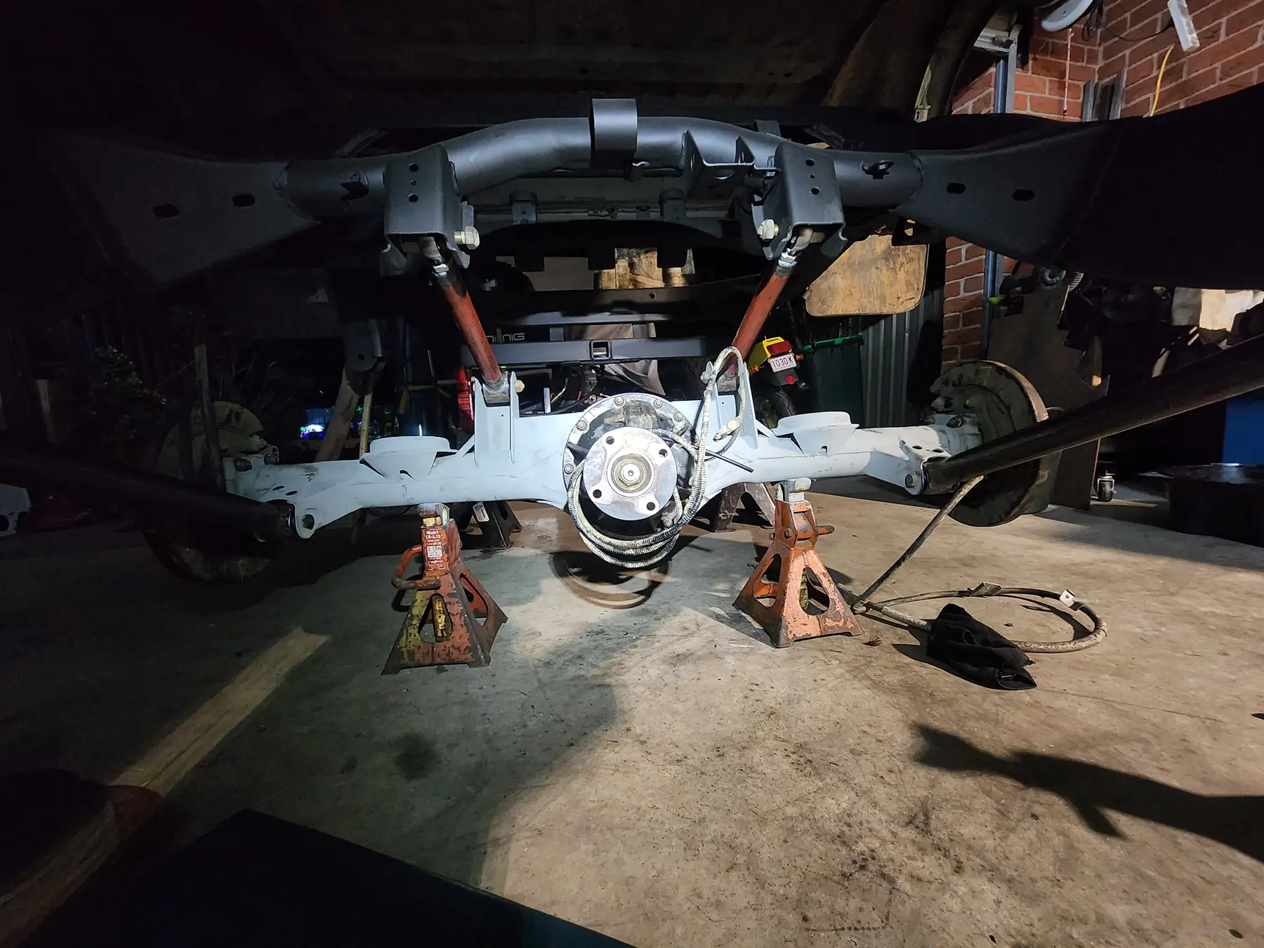 Rear axle under the Patrol with the custom arms fitted
